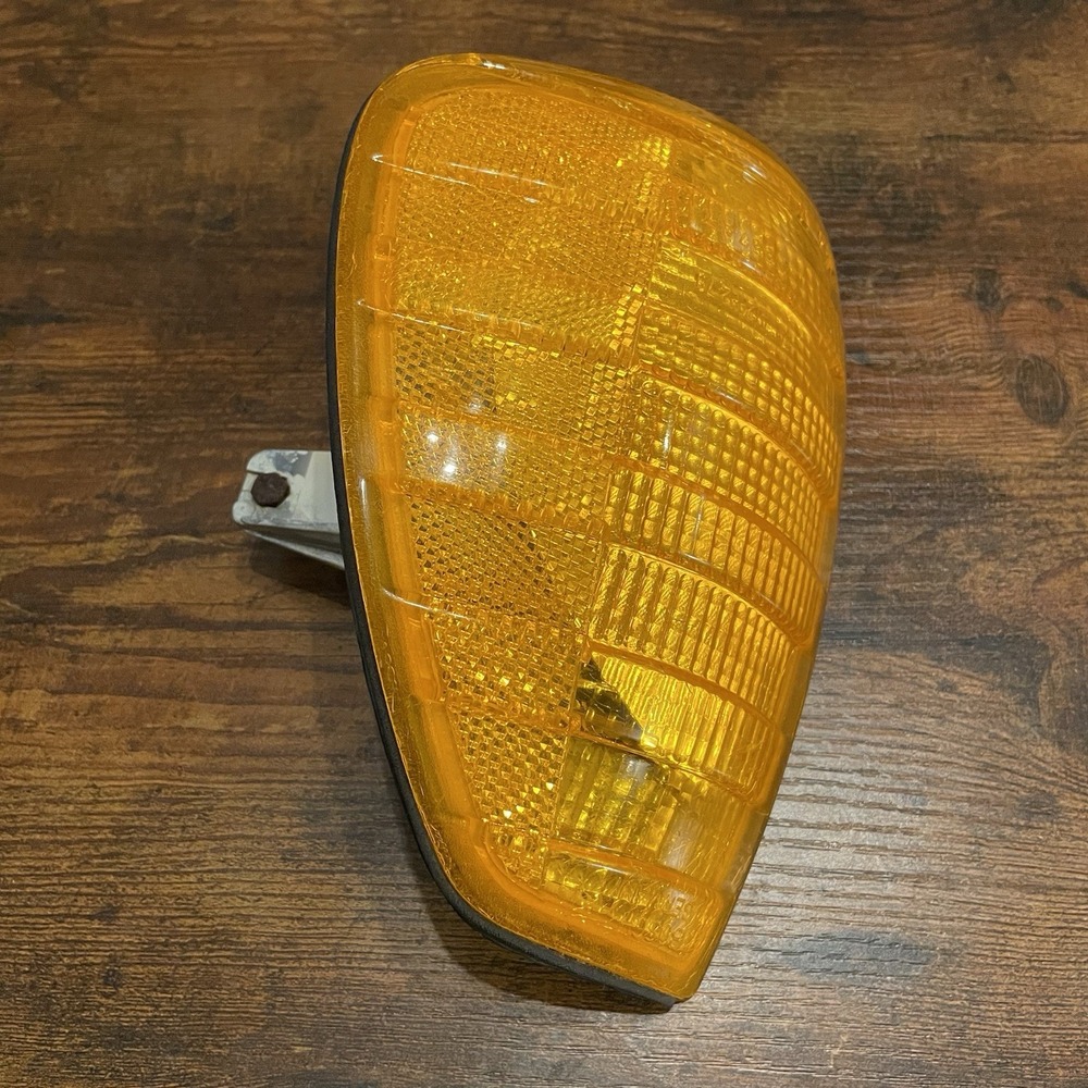 Mercedes 0008207321 TURN SIGNAL LIGHT LEFT R107 W123 240D 300CD 280CE #️⃣0078